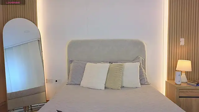 Snapshot of KristennBlue chatting on 05/16/26, 05:12 KristennBlue online show from 05/16/26, 05:12