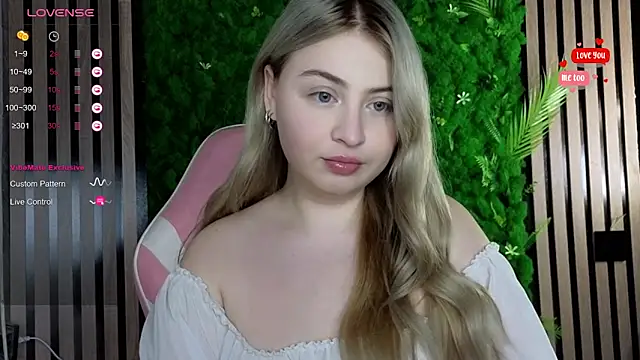 shy blondiee online show from 10/26/25, 10:04