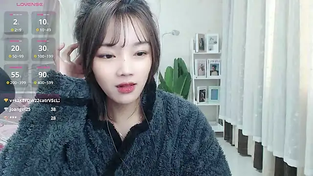 Snapshot of Jenny-Z chatting on 03/05/25, 05:29 Jenny-Z online show from 03/05/25, 05:29