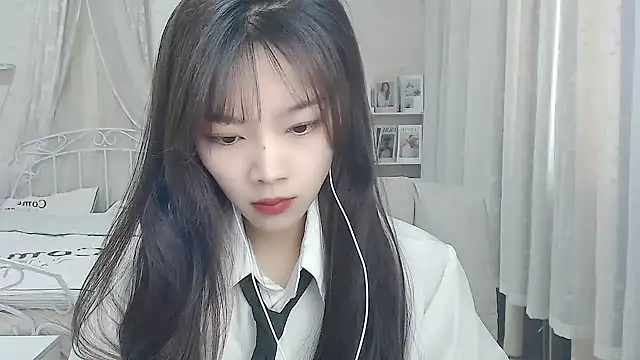 Snapshot of Jenny-Z chatting on 12/18/25, 02:28 Jenny-Z online show from 12/18/25, 02:28