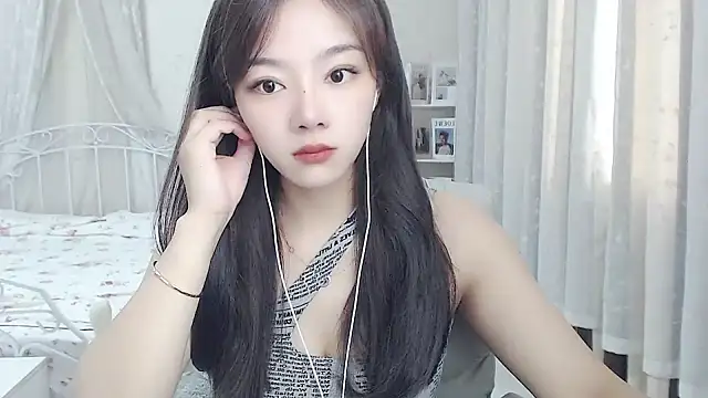 Snapshot of Jenny-Z chatting on 06/05/26, 01:34 Jenny-Z online show from 06/05/26, 01:34