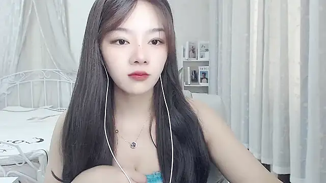 Snapshot of Jenny-Z chatting on 06/26/26, 01:43 Jenny-Z online show from 06/26/26, 01:43