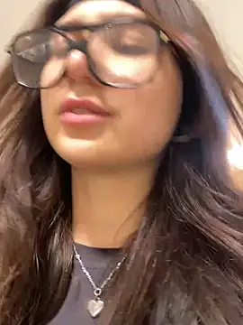 QuitieLia online show from 12/06/24, 02:17