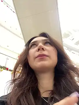 QuitieLia online show from 12/12/24, 08:14