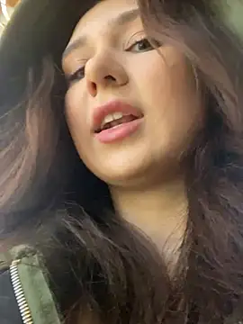 QuitieLia online show from 12/16/24, 03:11