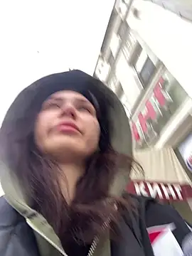 QuitieLia online show from 12/17/24, 08:12