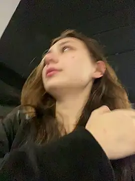 QuitieLia online show from 12/20/24, 03:21