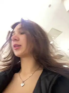 QuitieLia online show from 12/23/24, 08:22