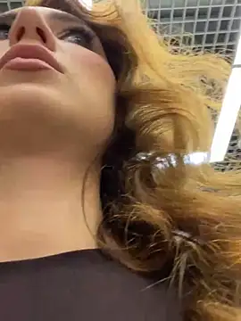 QuitieLia online show from 11/04/25, 02:16