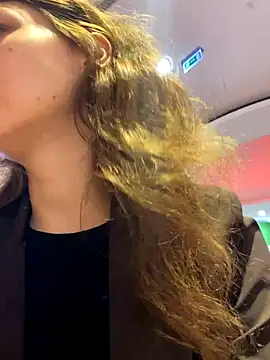 QuitieLia online show from 11/05/25, 08:36