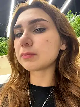 QuitieLia online show from 11/21/25, 03:33