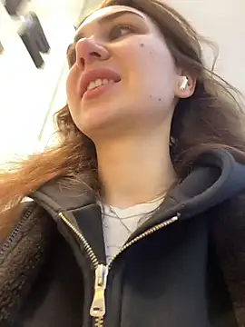 QuitieLia online show from 03/22/26, 07:23