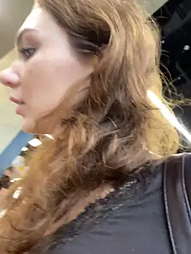 QuitieLia online show from 04/18/26, 12:53