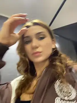 QuitieLia online show from 04/21/26, 01:39