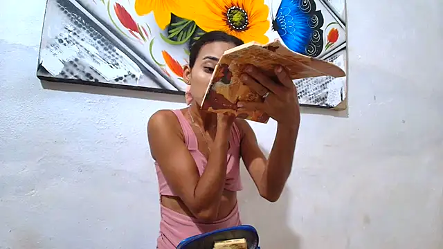 luciana daza online show from 10/07/25, 10:40