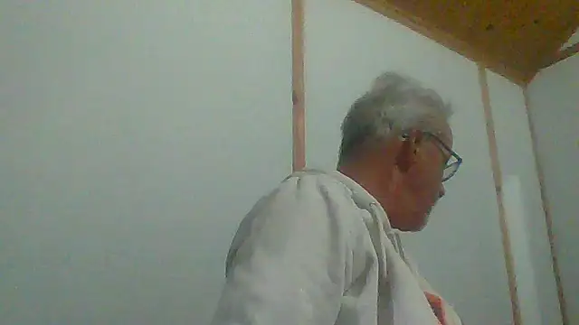 Snapshot of tuggy59 chatting on 09/30/25, 06:40 tuggy59 online show from 09/30/25, 06:40