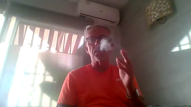 Snapshot of tuggy59 chatting on 10/30/25, 07:32 tuggy59 online show from 10/30/25, 07:32