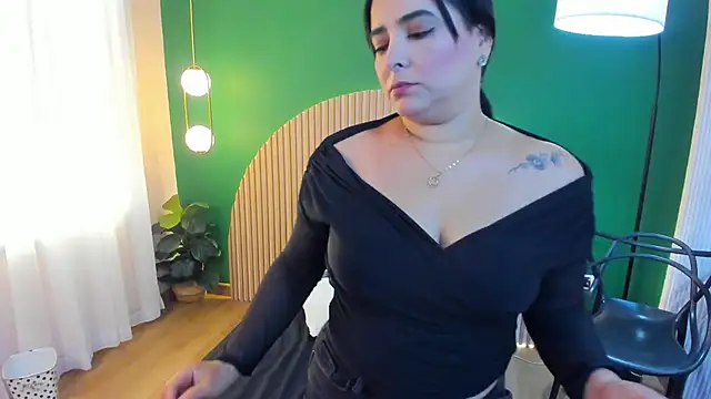 taylor bennet online show from 11/21/25, 11:53