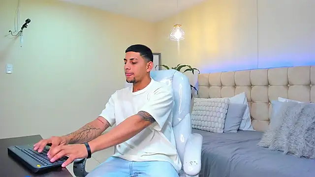 Alex cute77 online show from 02/15/25, 12:22