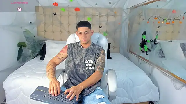 Alex cute77 online show from 10/07/25, 12:02