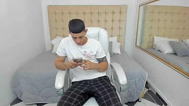 Alex cute77 online show from 12/15/25, 11:36