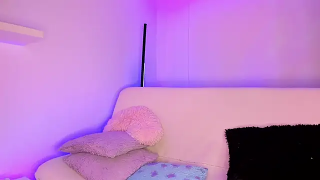Snapshot of Gloomydoll chatting on 02/10/25, 04:47 Gloomydoll online show from 02/10/25, 04:47