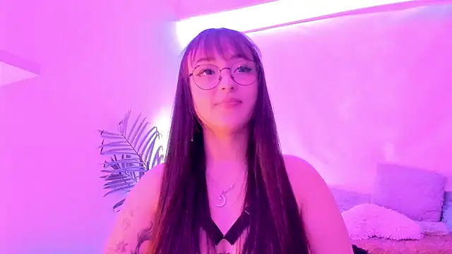 Snapshot of Gloomydoll chatting on 10/04/25, 04:49 Gloomydoll online show from 10/04/25, 04:49