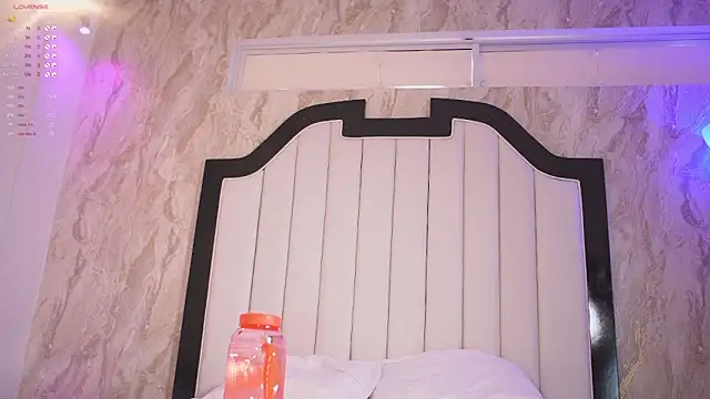 mia colin1  online show from 11/14/25, 08:18