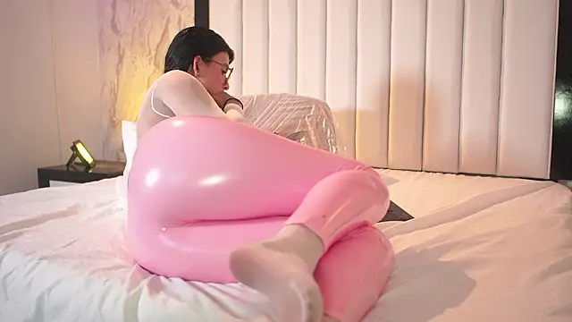 mia colin1  online show from 01/31/26, 07:56