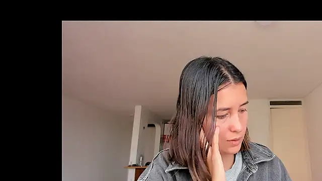 zoe jeane beker online show from 02/09/25, 08:45