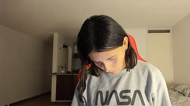 zoe jeane beker online show from 02/10/25, 11:34