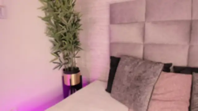 mia crawford online show from 10/21/25, 11:44