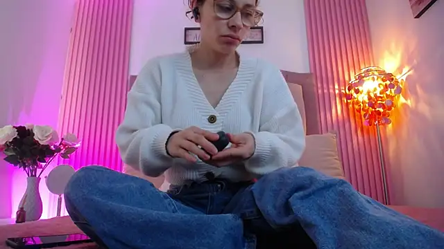 Snapshot of Katy_Van chatting on 05/30/26, 02:47 Katy Van online show from 05/30/26, 02:47