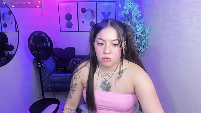 Snapshot of Isa_reel chatting on 09/18/25, 03:58 Isa reel online show from 09/18/25, 03:58