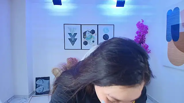 Snapshot of Isa_reel chatting on 05/24/26, 12:43 Isa reel online show from 05/24/26, 12:43