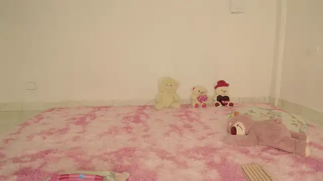 Winnifer Gonzal online show from 06/12/26, 02:43