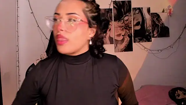 Snapshot of willow_poisson chatting on 12/17/25, 05:08 willow poisson online show from 12/17/25, 05:08