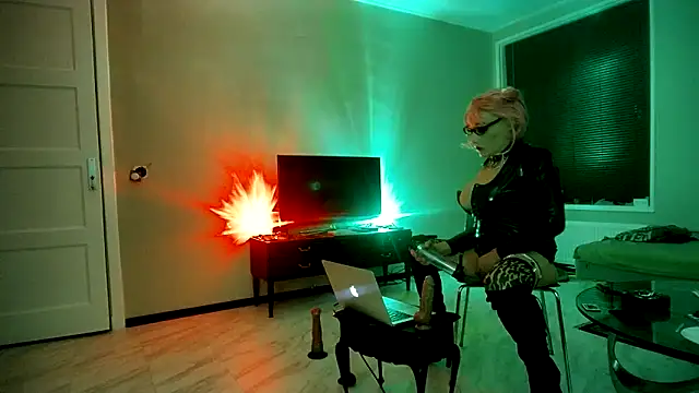 CharlotteVixxens online show from 01/10/25, 04:41