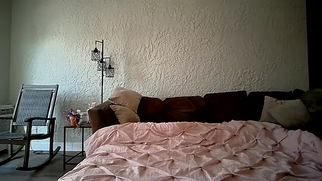 Snapshot of Cemg chatting on 02/14/25, 03:15 Cemg online show from 02/14/25, 03:15