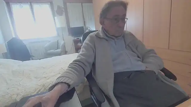 Snapshot of papillonhotofficial chatting on 03/02/25, 10:03 papillonhotofficial online show from 03/02/25, 10:03