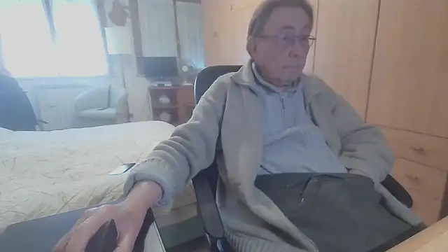 Snapshot of papillonhotofficial chatting on 03/03/25, 09:55 papillonhotofficial online show from 03/03/25, 09:55