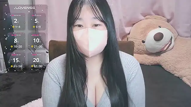 Snapshot of yuinyan3150 chatting on 11/23/25, 12:21 yuinyan3150 online show from 11/23/25, 12:21