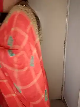 Snapshot of Love-priya chatting on 12/14/24, 07:07 Love-priya online show from 12/14/24, 07:07