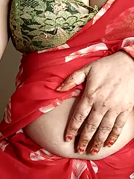 Snapshot of Love-priya chatting on 02/05/25, 05:09 Love-priya online show from 02/05/25, 05:09