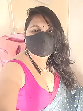 Snapshot of Love-priya chatting on 10/08/25, 08:01 Love-priya online show from 10/08/25, 08:01