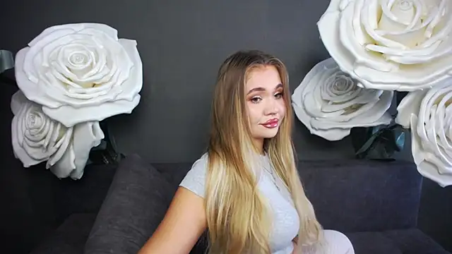 Snapshot of StacyYellig chatting on 09/08/25, 02:16 StacyYellig online show from 09/08/25, 02:16