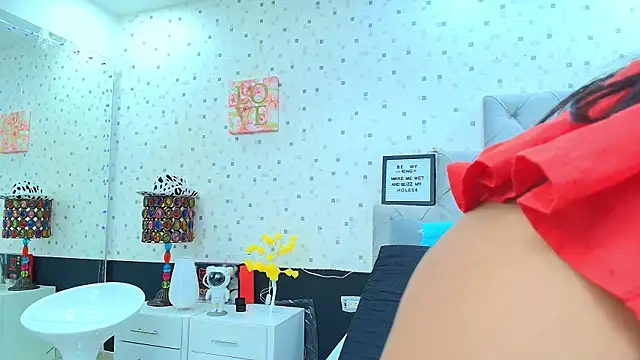 JulietaReyess online show from 02/10/25, 02:48