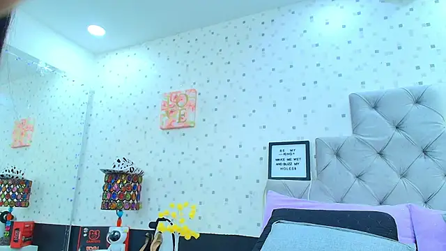 JulietaReyess online show from 03/04/25, 05:56