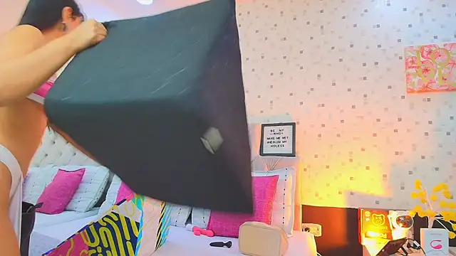 JulietaReyess online show from 10/02/25, 11:50