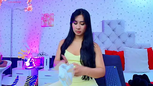 JulietaReyess online show from 03/03/26, 11:49